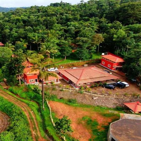 Cs County Resort Sakleshpur Esterno foto